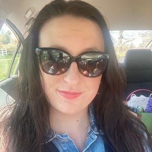 Meet your Posher, Laura